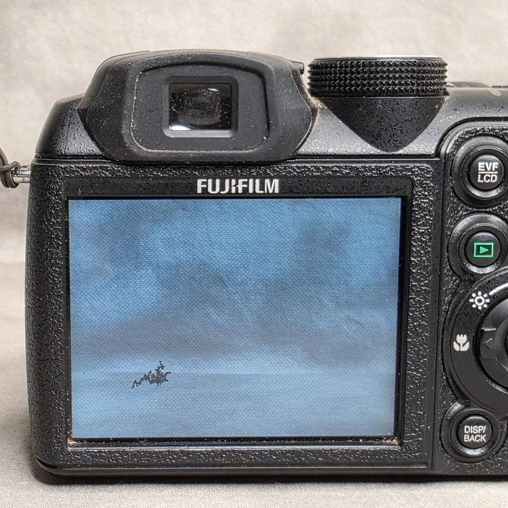 Fujifilm FinePix‎ S Series S1000fd 10.0MP Digital Camera FOR PARTS OR REPAIR